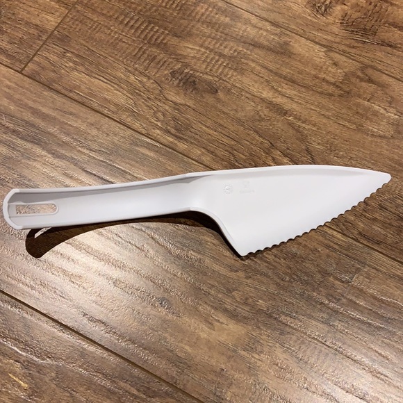 Tupperware cut n serve knife - Picture 3 of 5